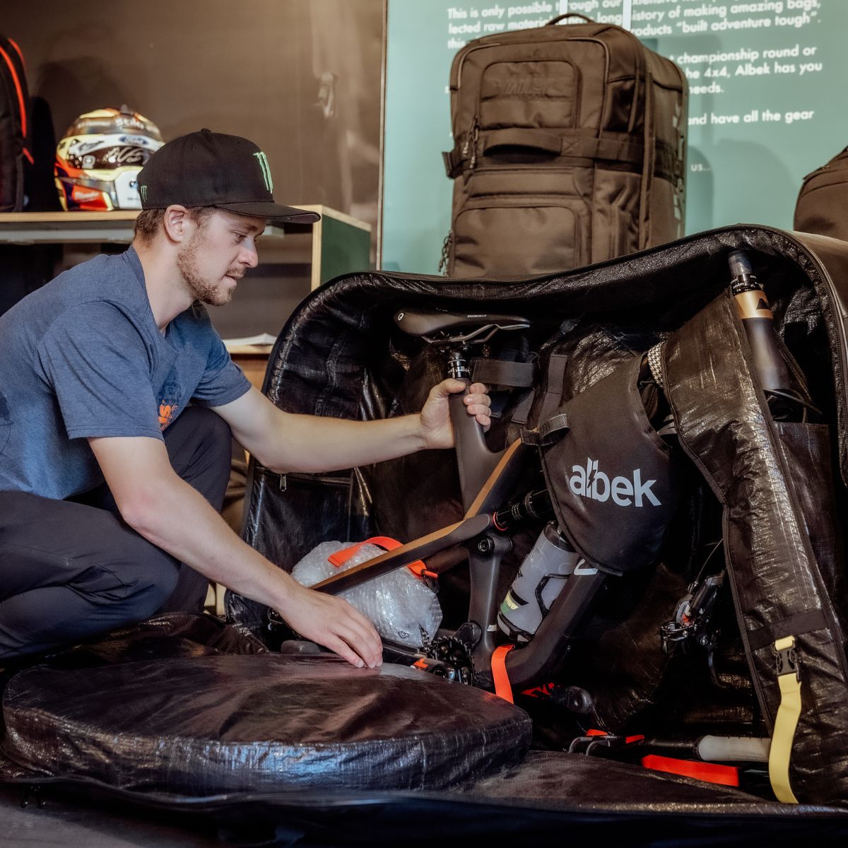 ALBEK - ATLAS BIKE TRAVEL BAG - COVERT BLACK