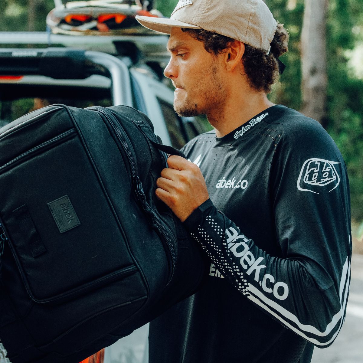 ALBEK - LONG HAUL (CHECKED) BAG - COVERT BLACK