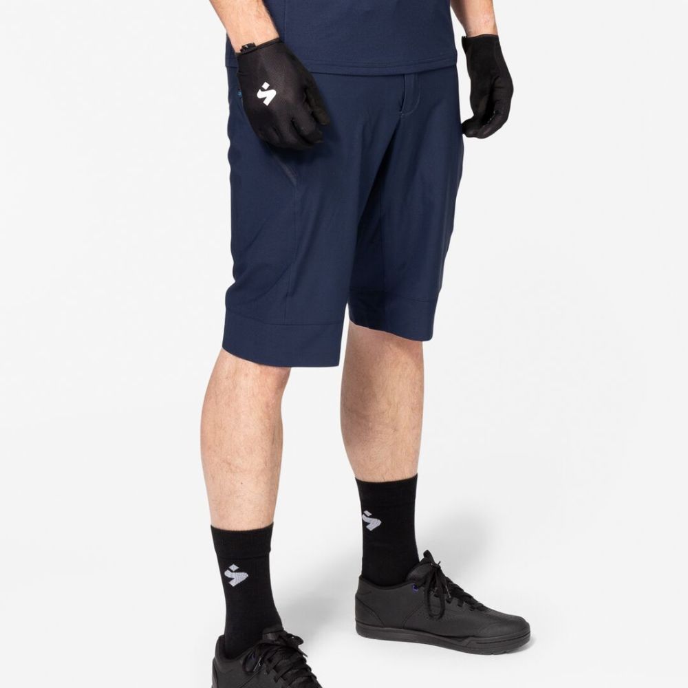 HUNTER II LIGHT SHORTS - MEN'S - NAVY BLAZER