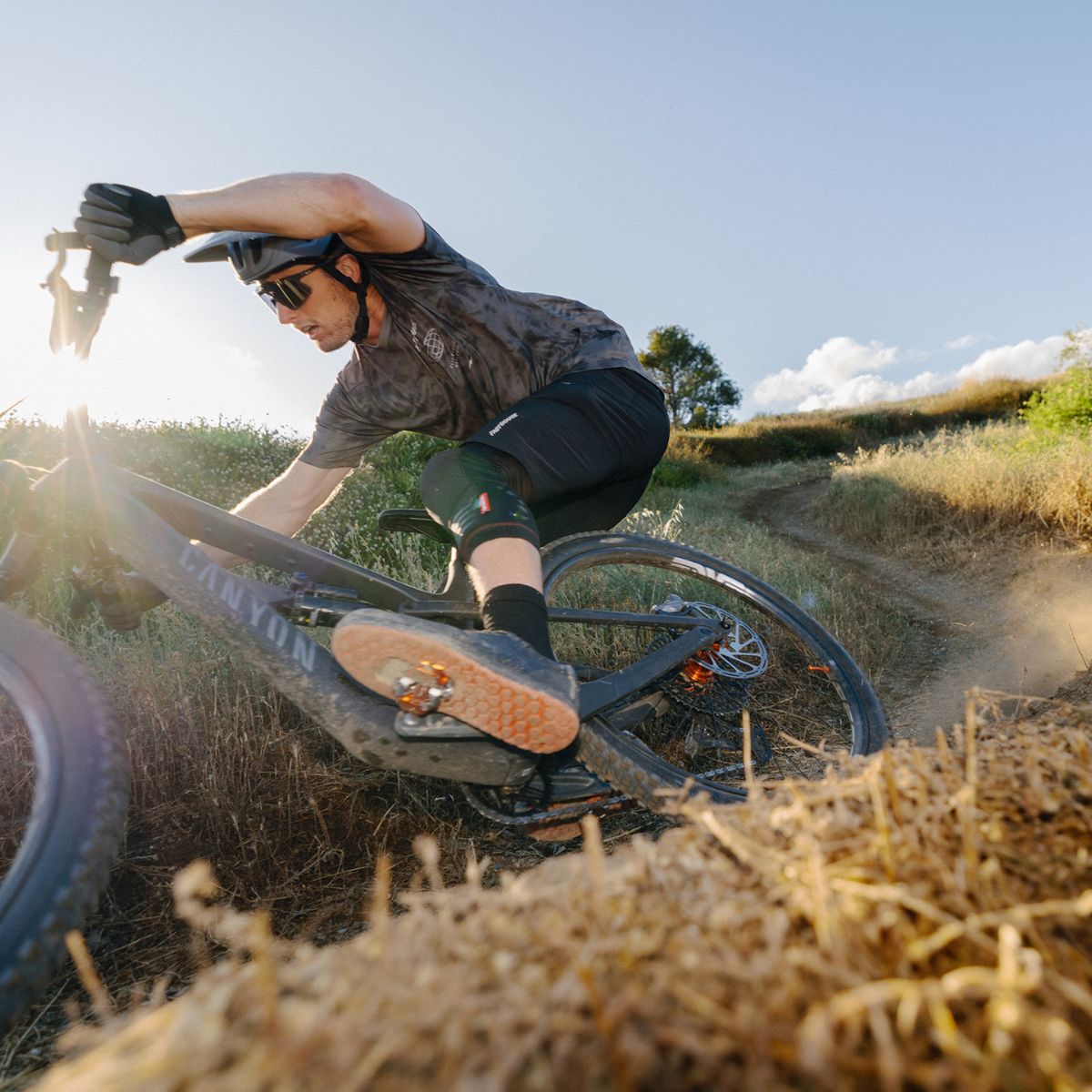WOLF TOOTH CTRL PERFORMANCE TRAIL CLIPLESS PEDALS